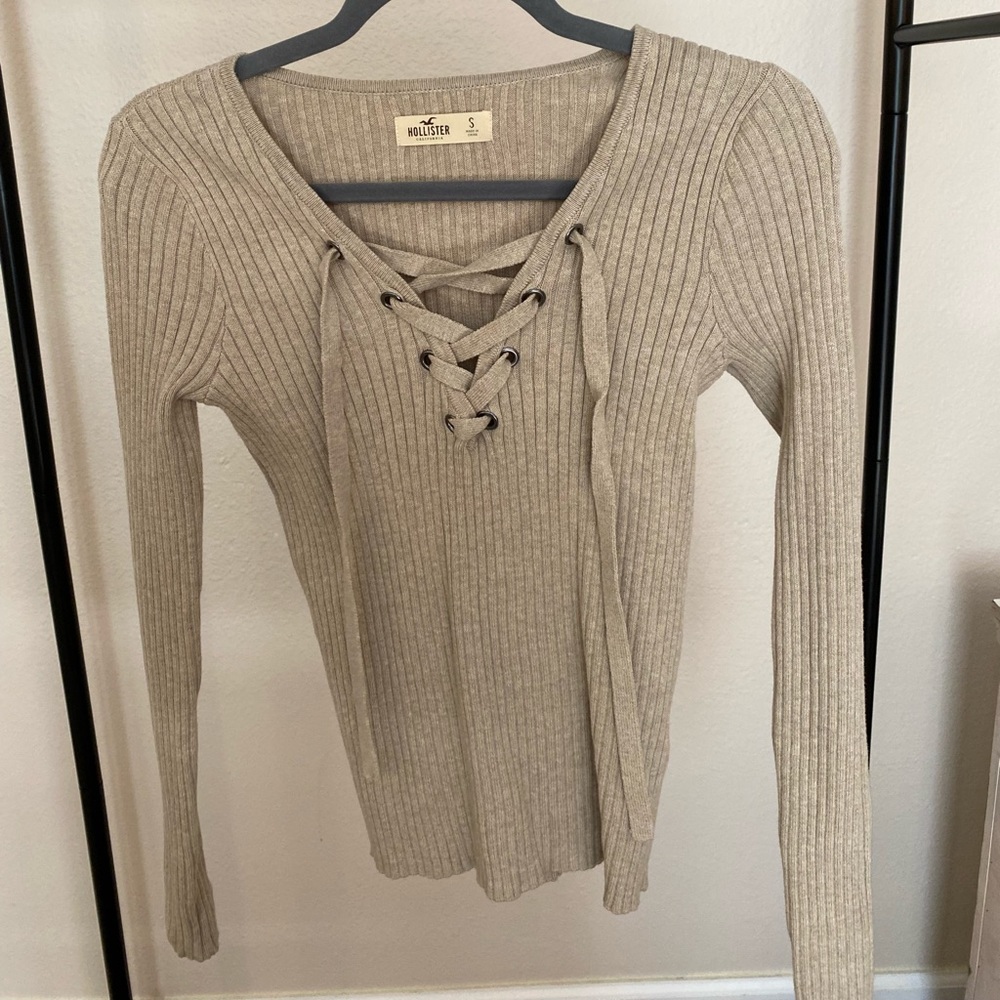 Hollister Ribbed Long Sleeve in Beige size small